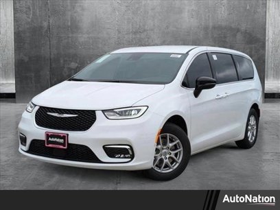 New 2025 Chrysler Pacifica Select