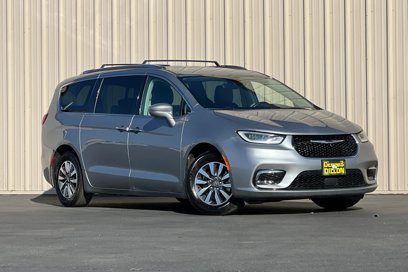 Certified 2021 Chrysler Pacifica Touring-L