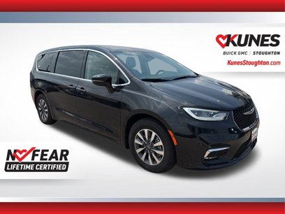 Used 2024 Chrysler Pacifica Select