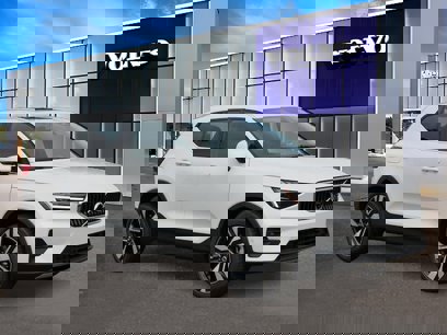 New 2025 Volvo XC40 B5 Plus w/ Climate Package