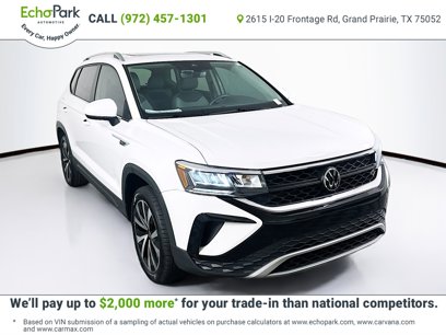 Used 2024 Volkswagen Taos SE w/ Panoramic Sunroof Package