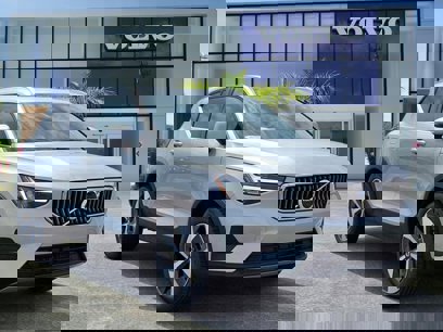 New 2025 Volvo XC40 B5 Core w/ Protection Package
