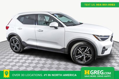 Used 2025 Volvo XC40 B5 Core