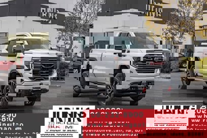 New 2025 GMC Sierra 1500 AT4 w/ AT4 Premium Package