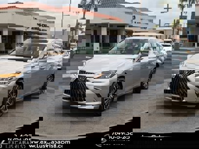 New 2025 Lexus ES 300h w/ Premium Package