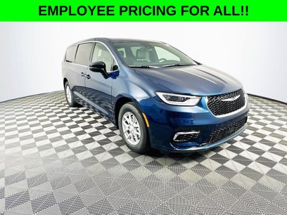 New 2025 Chrysler Pacifica Select