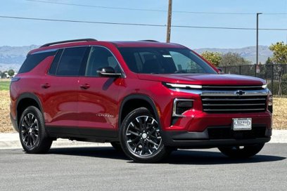 New 2025 Chevrolet Traverse LT w/ Sun and Wheel Package