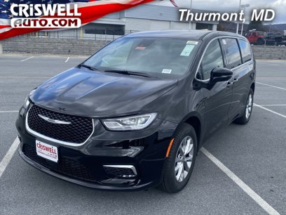 New 2025 Chrysler Pacifica Select