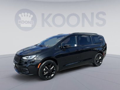 Used 2023 Chrysler Pacifica Touring-L w/ S Appearance Package