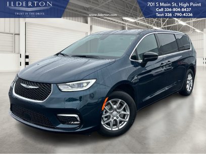 New 2025 Chrysler Pacifica Select