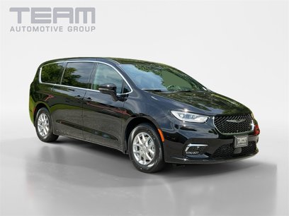 New 2025 Chrysler Pacifica Select