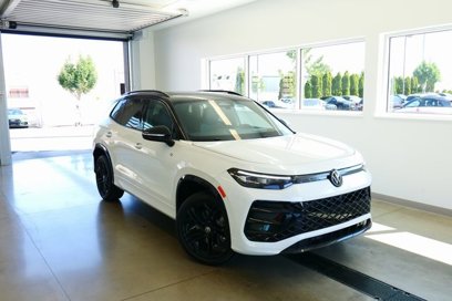New 2025 Volkswagen Tiguan SE R-Line