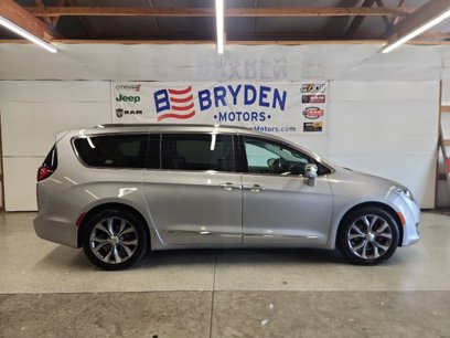 Used 2017 Chrysler Pacifica Limited w/ UConnect Theater Package