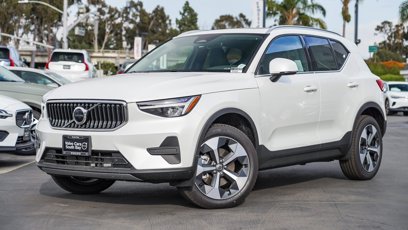 New 2025 Volvo XC40 B5 Core w/ Protection Package Premier