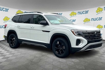 New 2025 Volkswagen Atlas Peak Edition SE