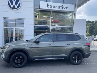 New 2025 Volkswagen Atlas Peak Edition SE