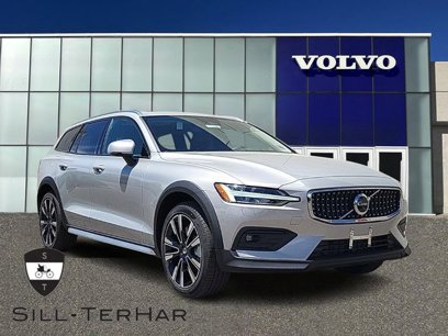 New 2025 Volvo V60 B5 Cross Country Ultra w/ Protection Package Premier