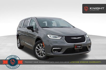 New 2025 Chrysler Pacifica Select w/ Uconnect Theater Family Group