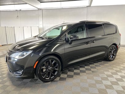 Used 2019 Chrysler Pacifica Limited w/ Advanced Safetytec Group