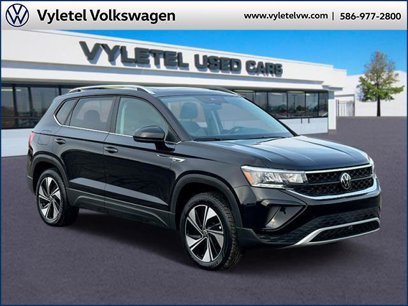 Used 2024 Volkswagen Taos SE w/ Panoramic Sunroof Package
