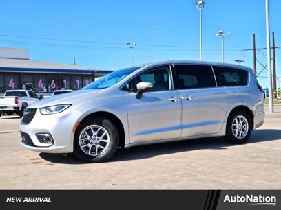 Used 2023 Chrysler Pacifica Touring-L
