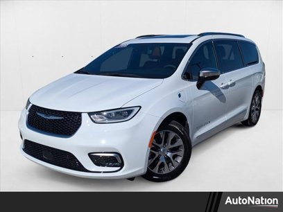 Used 2025 Chrysler Pacifica Pinnacle
