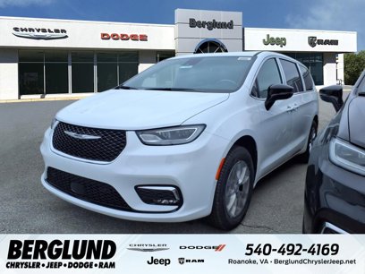 New 2025 Chrysler Pacifica Select
