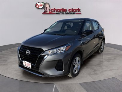 New 2025 Nissan Kicks Play S