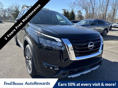 New 2025 Nissan Pathfinder SL w/ SL Premium Package
