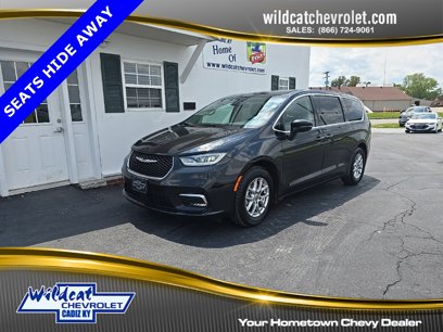 Used 2023 Chrysler Pacifica Touring-L