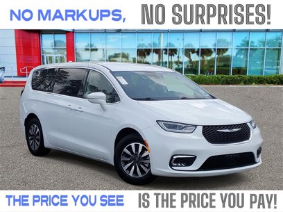 Used 2022 Chrysler Pacifica Touring-L