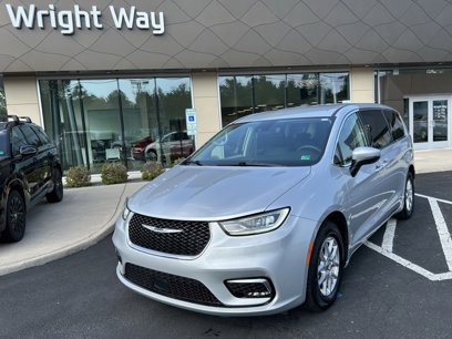 Used 2023 Chrysler Pacifica Touring-L