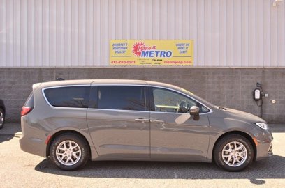 Used 2023 Chrysler Pacifica Touring-L