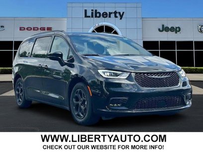 New 2025 Chrysler Pacifica Premium