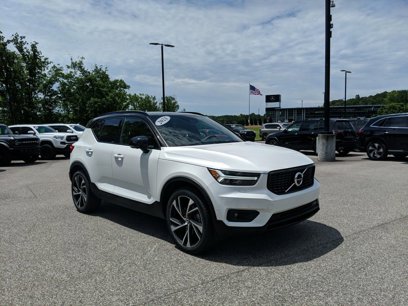 Used 2021 Volvo XC40 T5 R-Design w/ Advanced Package