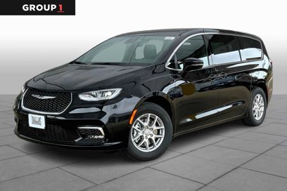 New 2025 Chrysler Pacifica Select