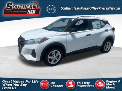New 2025 Nissan Kicks Play S