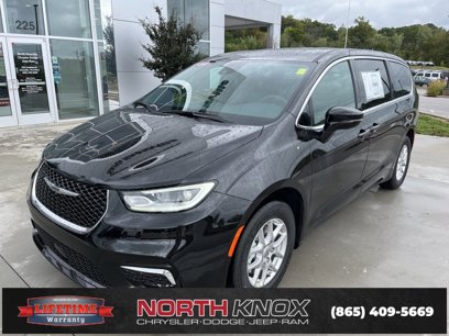 New 2025 Chrysler Pacifica Select