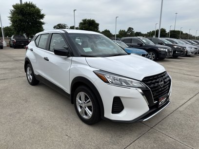 New 2025 Nissan Kicks Play S