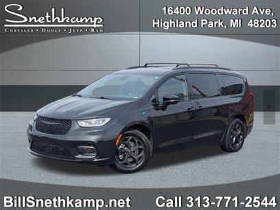 Used 2024 Chrysler Pacifica Premium