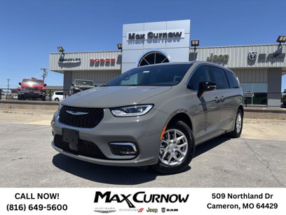 New 2025 Chrysler Pacifica Select