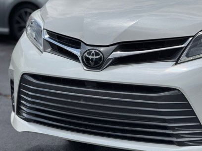 Used 2019 Toyota Sienna Limited w/ Phone Cable & Charge Package