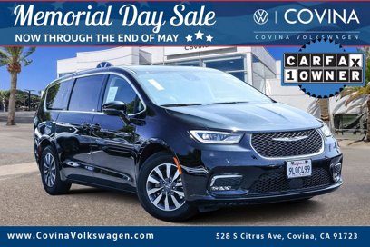 Used 2024 Chrysler Pacifica Select