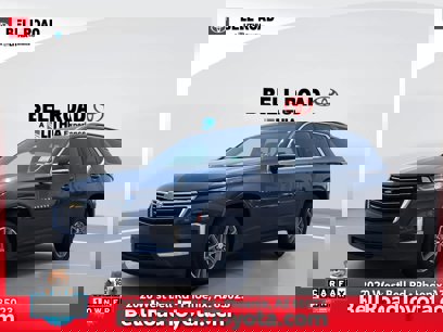 Used 2023 Chevrolet Traverse LT