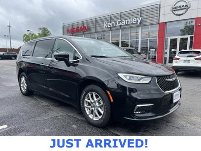Used 2023 Chrysler Pacifica Touring-L