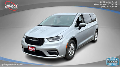 Used 2023 Chrysler Pacifica Touring-L