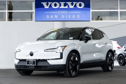 New 2025 Volvo EX30 Plus w/ Protection Package Premier