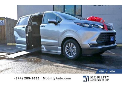 New 2024 Toyota Sienna XLE