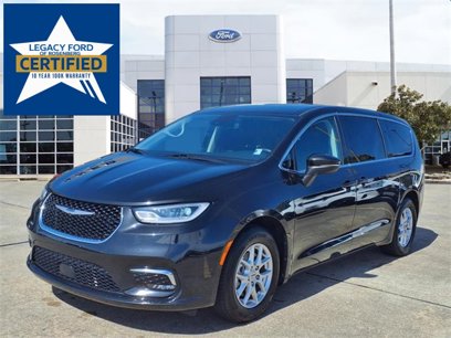 Used 2023 Chrysler Pacifica Touring-L
