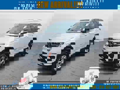 Used 2023 Jeep Grand Cherokee Laredo